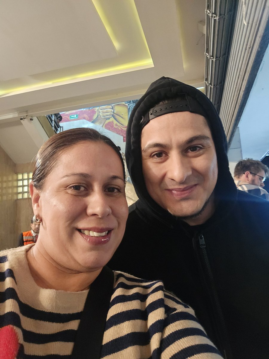 kiabencha's tweet photo. Después de bastantes años las coincidencias nos vuelven a encontrar, me dio muchísimo gusto verte @NIEBLAROJACMLL creí q no ibas a recordar mi nombre jaja sigues siendo un gran ser humano, me dio mucho gusto ver q los éxitos siguen d su lado, un fuerte abrazo https://t.co/gL0wN8jvkZ