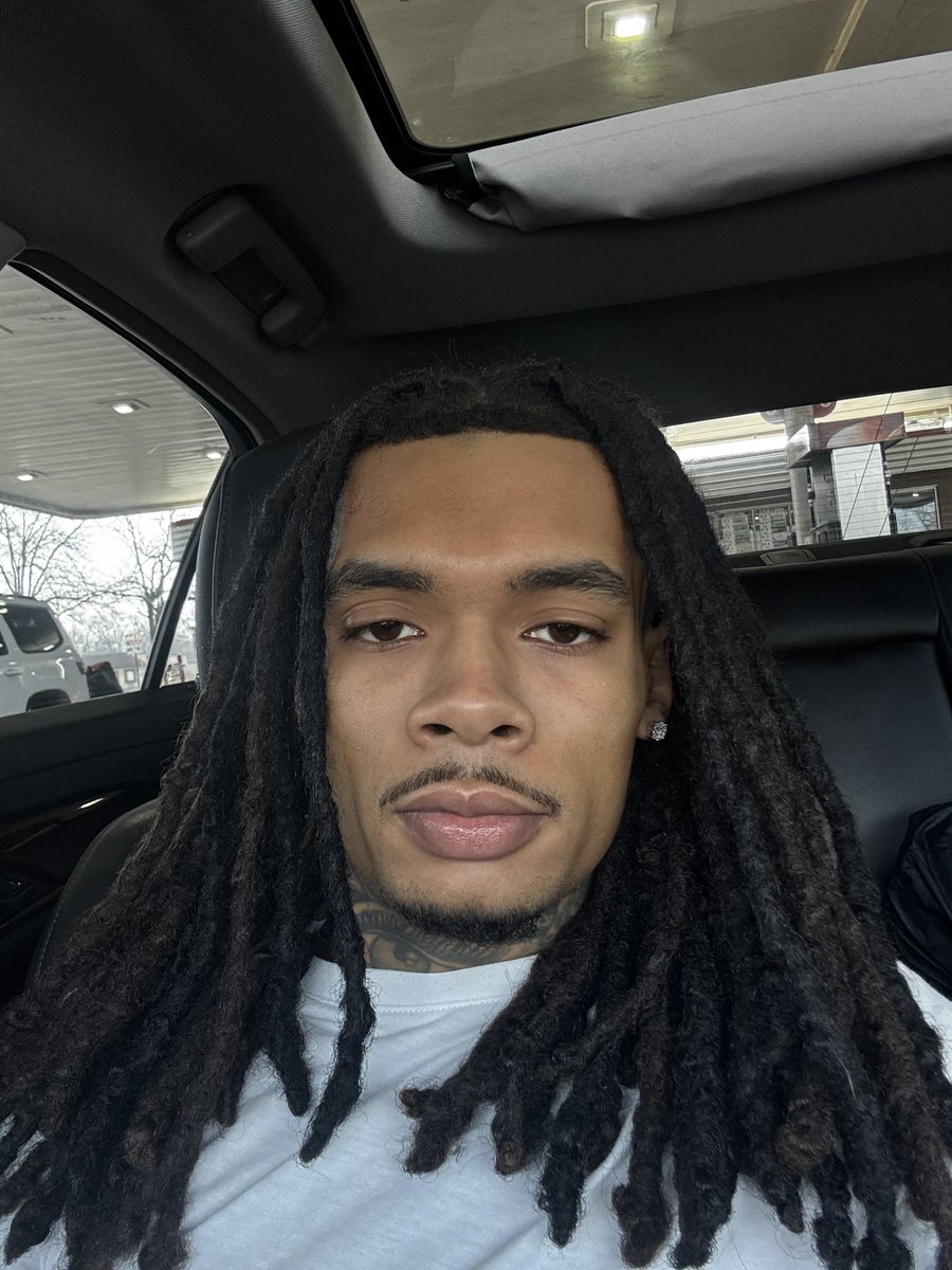 askaboutjeff's tweet image. Just me 💫