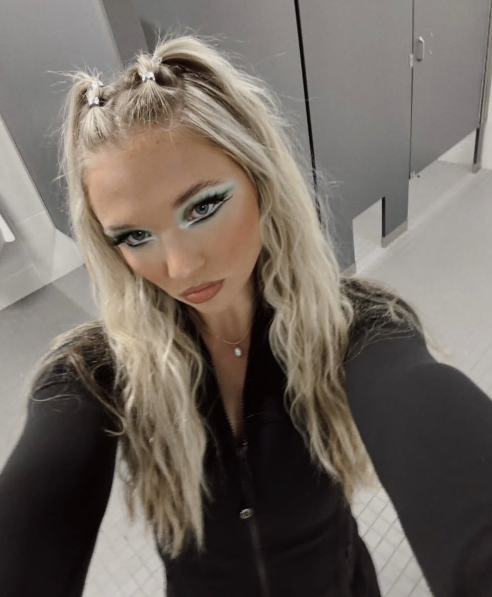 Julia Hart COM | Julia Hart Fansite tweet media