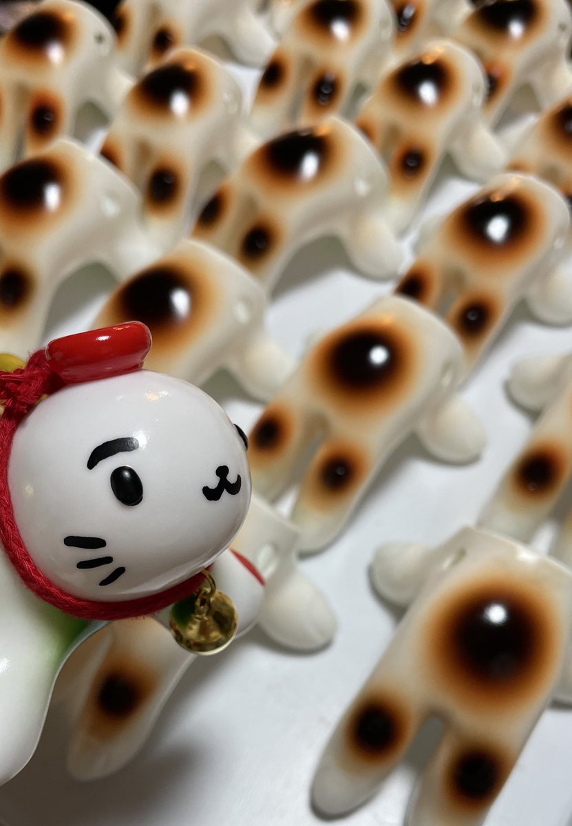 なんか美味しそうだにゃ〜😽❤️ #手んし #招き猫 #ソフビ