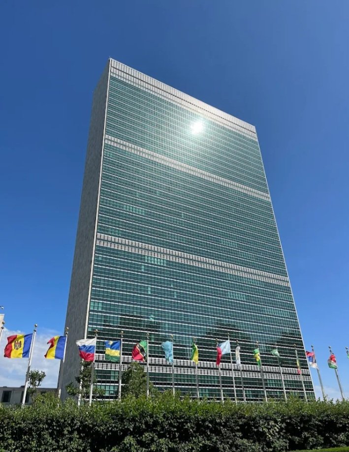 TUTTimour's tweet image. اختطاف رئيس دولة #مادورو وانتهاك سيادة دولة تانية #فانزويلا من دولة #أمريكا فيها مقر #الأمم_المتحدة ف #نيويورك ويتحاكم الرئيس المخطوف المنتهك في نفس الولاية تحت عين ومرئي من بعض .. وحد له شوق ف