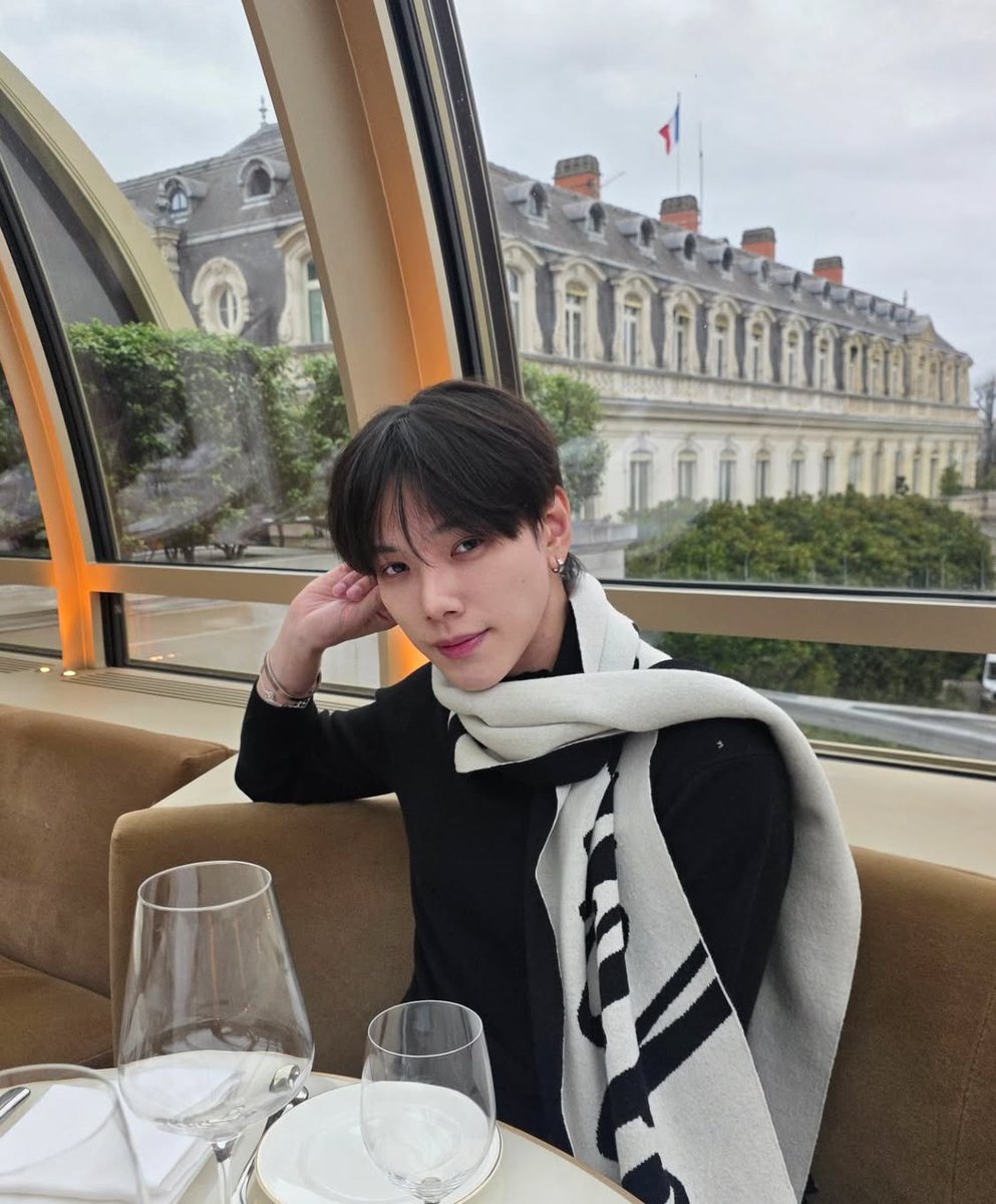 oueijja's tweet image. ᅠᅠᅠᅠ 

oueijja in paris, where the cold air kisses gently and the timeless charm that lingers in every corner.

ᅠᅠᅠᅠ