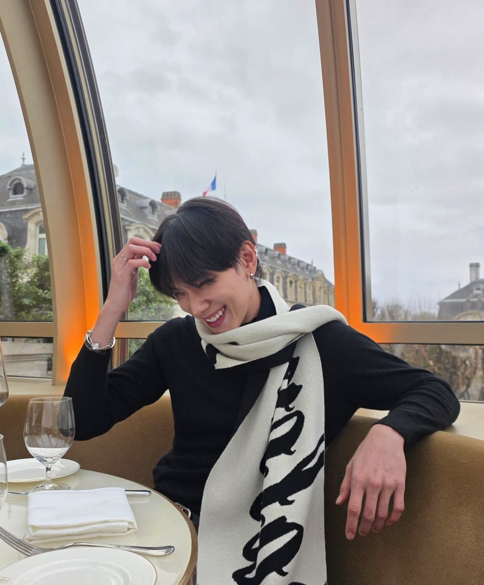 oueijja's tweet image. ᅠᅠᅠᅠ 

oueijja in paris, where the cold air kisses gently and the timeless charm that lingers in every corner.

ᅠᅠᅠᅠ