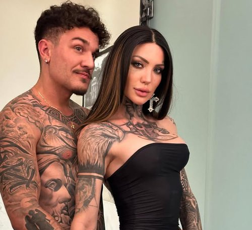 HumorQueCola's tweet image. Christian Figueiredo e Zoo anunciam o TÉRMINO do relacionamento após 8 anos juntos.

"Hoje, um novo ciclo se inicia, no qual decidimos buscar nossa individualidade."