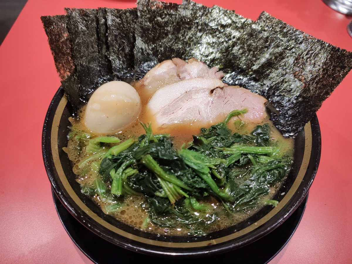 mydeliciousnet's tweet photo. らーめん　とらきちや
横浜発の本格家系ラーメン店。濃厚豚骨醤油スープに自家製太麺、チャーシューやほうれん草など王道トッピングが乗り、卓上のにんにくや調味料で味変も楽しめるパンチのあ��一杯です。家系ファン必食の店として人気です。
#マイデリ #mydeli #とらきちや #家系らーめん https://t.co/muabcqv23M