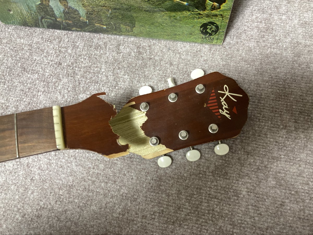 sparrowghetti's tweet photo. 掃除してたら倒れてヘッドが折れてもうた。
が、自力修理。 https://t.co/JsfuJvpwhO