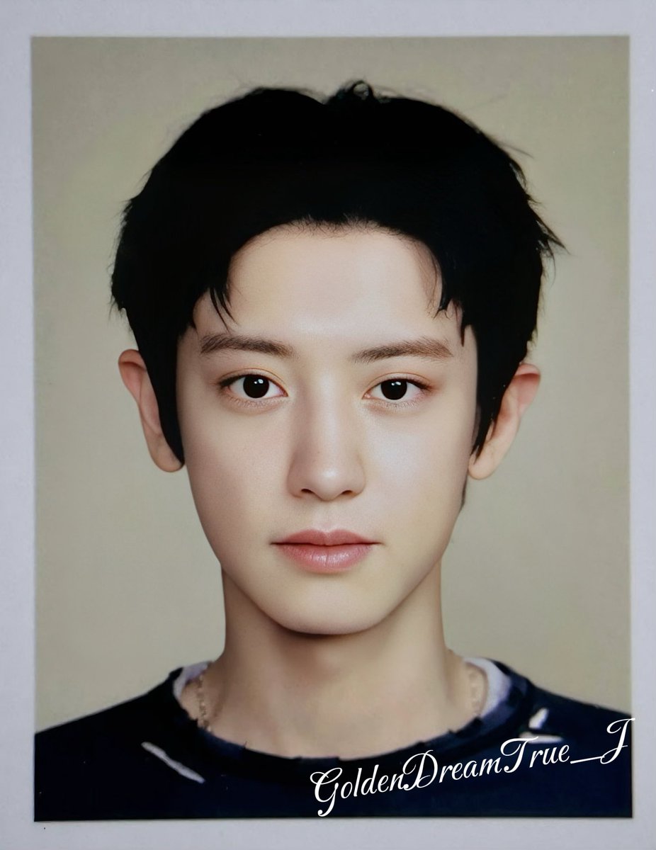 GoldenDrea1mu's tweet image. 증명사진을 스캔했는데 이번 14주년 굿즈입니다. 찬열 씨 진짜 멋있죠?!!!
#찬열 #CHANYEOL