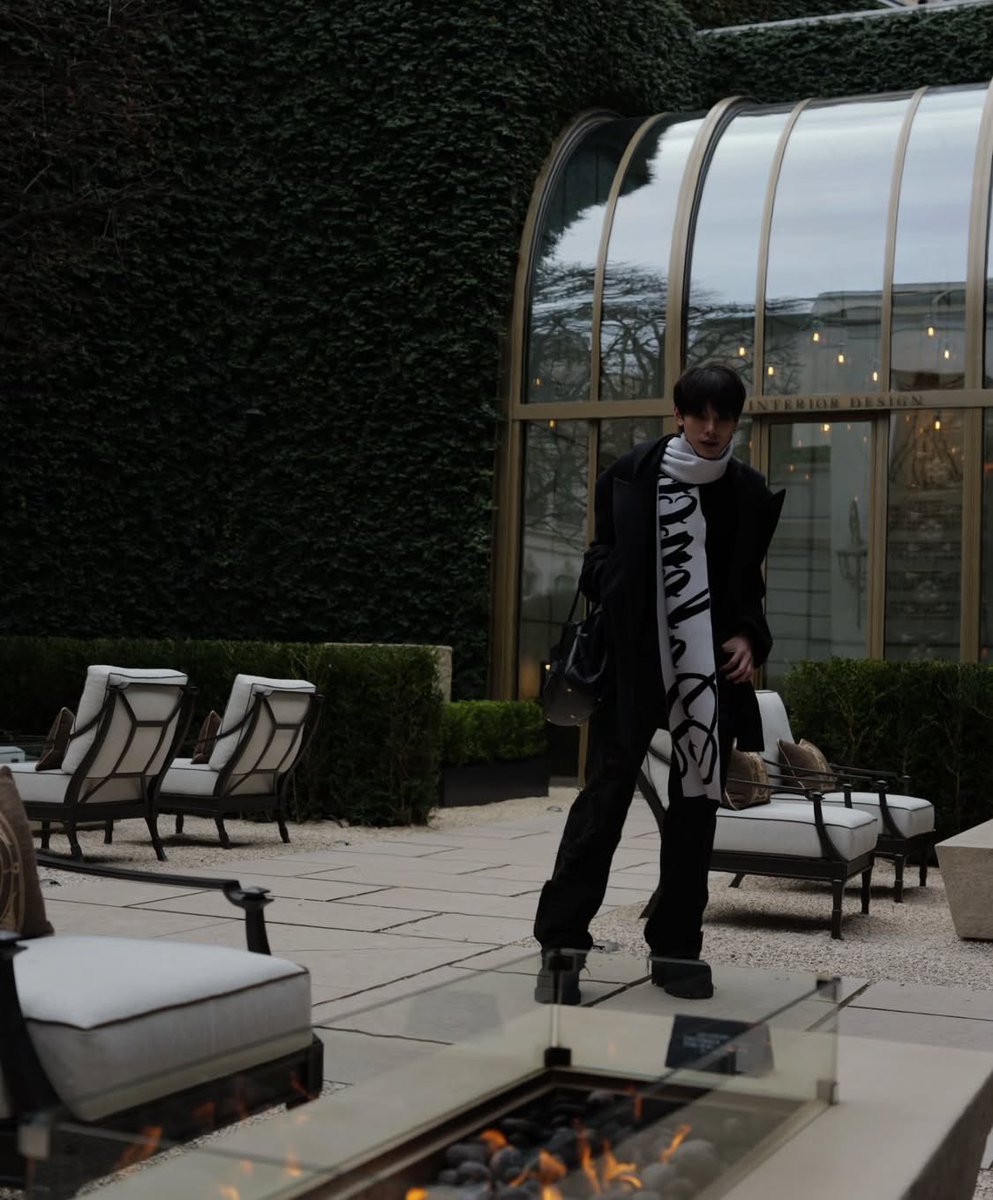 oueijja's tweet image. ᅠᅠᅠᅠ 

Muted mornings, glowing evenings, footsteps syncing with the rhythm of old streets. Paris doesn’t demand attention — it earns it, softly, leaving you changed without ever asking.

ᅠᅠᅠᅠ