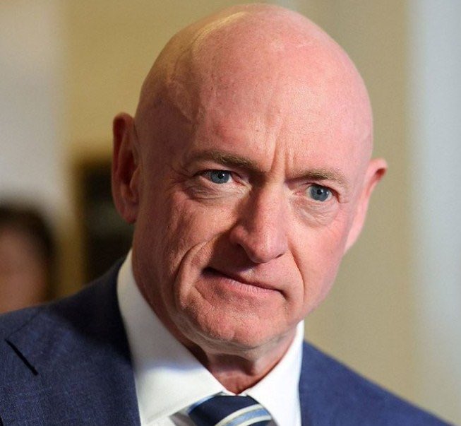 Chicago1Ray's tweet image. Congress wanted a briefing before any operations in Venezuela took place..... 

If Hegseth would've complied... you can bet that Mark Kelly would've leaked it to CNN