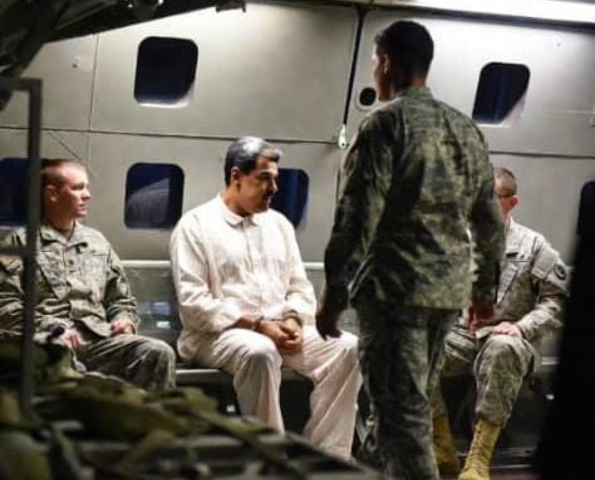prensa505's tweet photo. Trump asegura que Maduro enfrentará la justicia en territorio estadounidense 
Donald Trump confirmó que Nicolás Maduro y Cilia Flores están a bordo del buque USS Iwo Jima y se dirigen a Nueva York para enfrentar la justicia estadounidense. https://t.co/bipIWZVwMT
