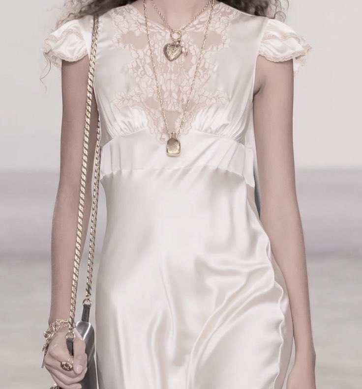 glirttery's tweet image. chloé winter 2025 collection