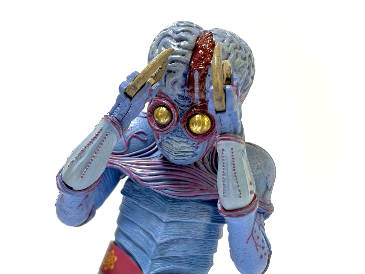 気を取り直して玩具初めを！満を持して登場、NECAのメタルーナ