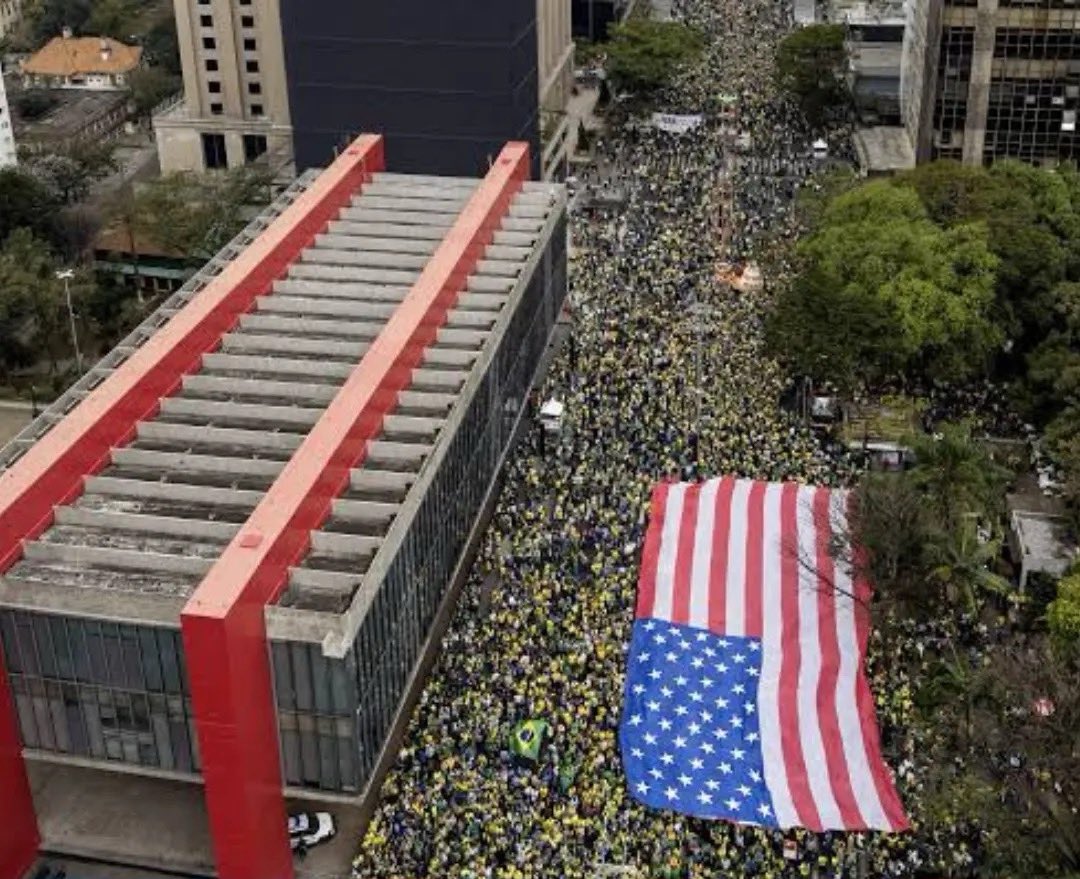 Daqui a pouco surge um vídeo de um bolsominion burro pedindo para os EUA nos atacar para nos salvar do comunismo.