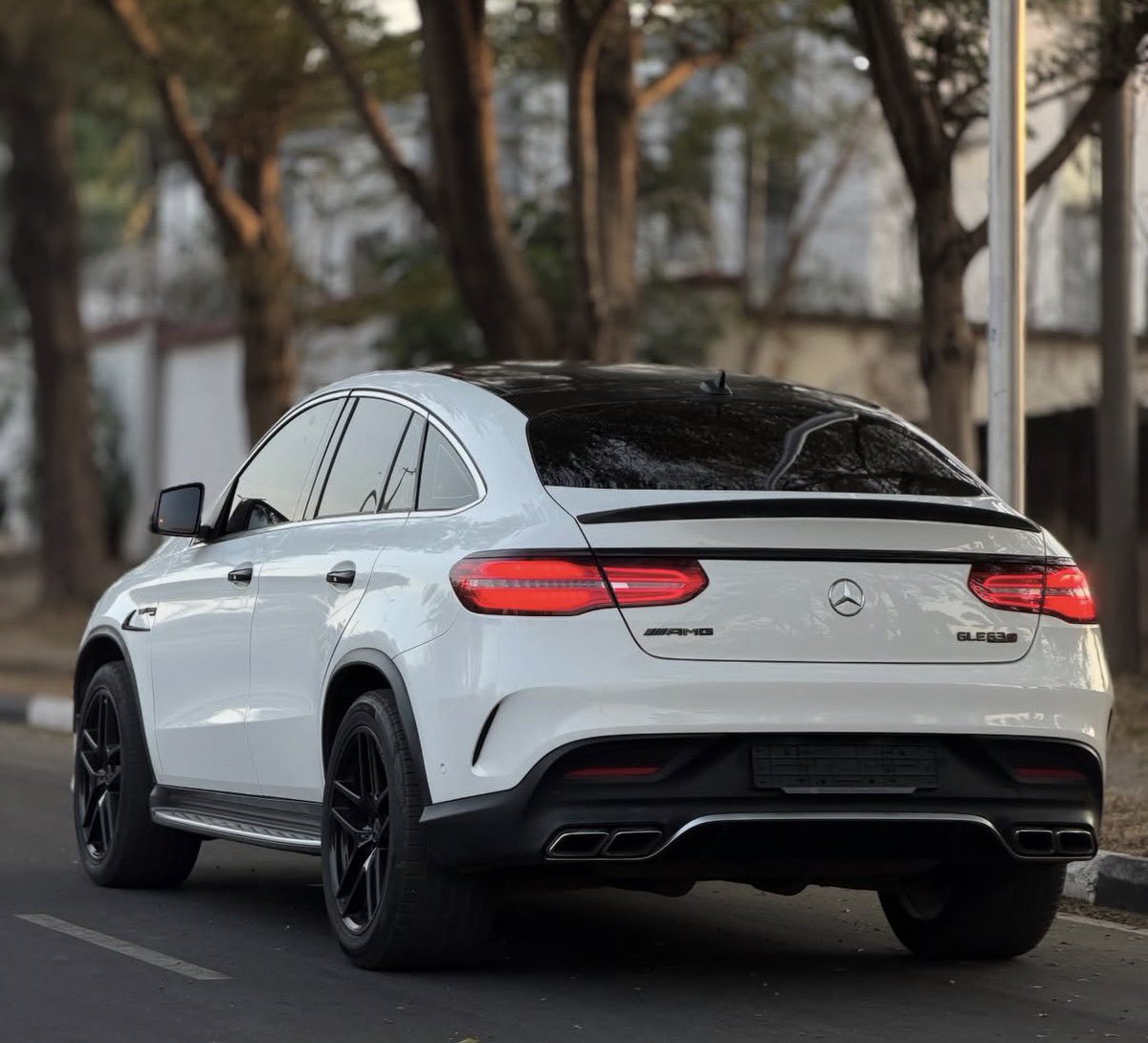 carbrosofabj's tweet photo. The only bum bum I am missing https://t.co/zL16vprRr8