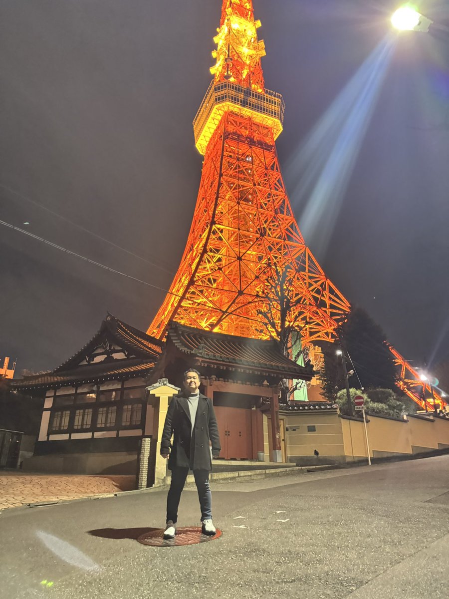 hardsai's tweet photo. 🎉Happy New Year 2026🎁
Beautiful places in Tokyo at night 🇯🇵 https://t.co/RKAFsMt3co