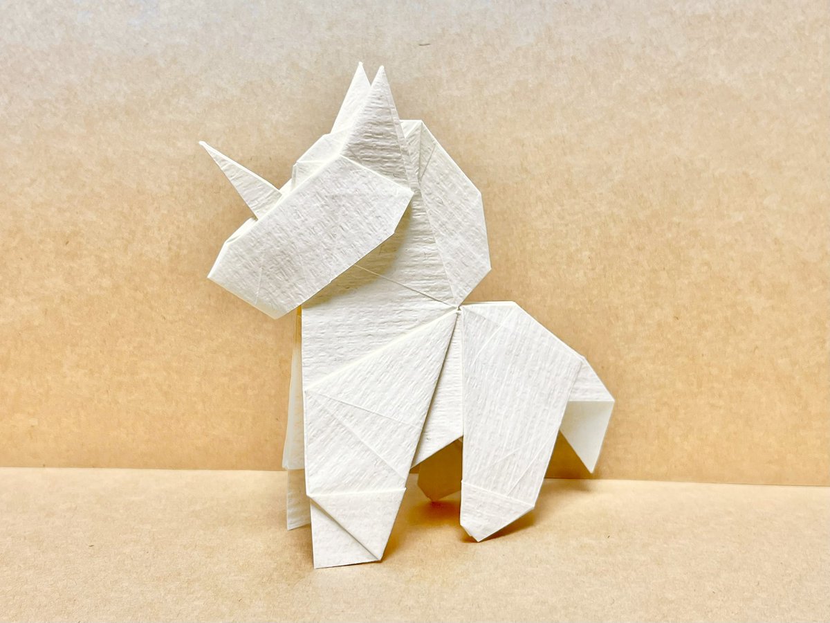 ユニコーン
馬とセットで折ると決めてました
目指してた可愛いデザインに落ち着いて嬉しい！