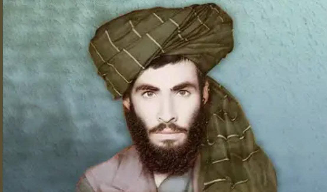 الملا محمد عمر ...
حاولت أميركا إهانته بإجباره على تسليم رجل في بلاده، رفض رغم كل تهديدات الغزو.. 
ولما حدث الغزو وخسر حكمه وسلطانه، قال: 

"وعدنا بوش بالهزيمة، ووعدنا الله بالنصر، وسنرى أي الوعدين أصدق". 

قاتل الرجل ورجاله مدة عشرين عاماً حتى أُجبرت أميركا على توقيع اتفاقية