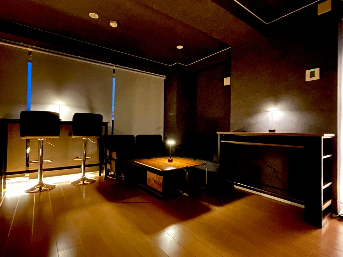 BARReverseClock's tweet image. だいぶ雰囲気出てきました。
店作りとは別の所で様々な待ちが発生するなど時間かかっていますが、引き続き進めていきます！