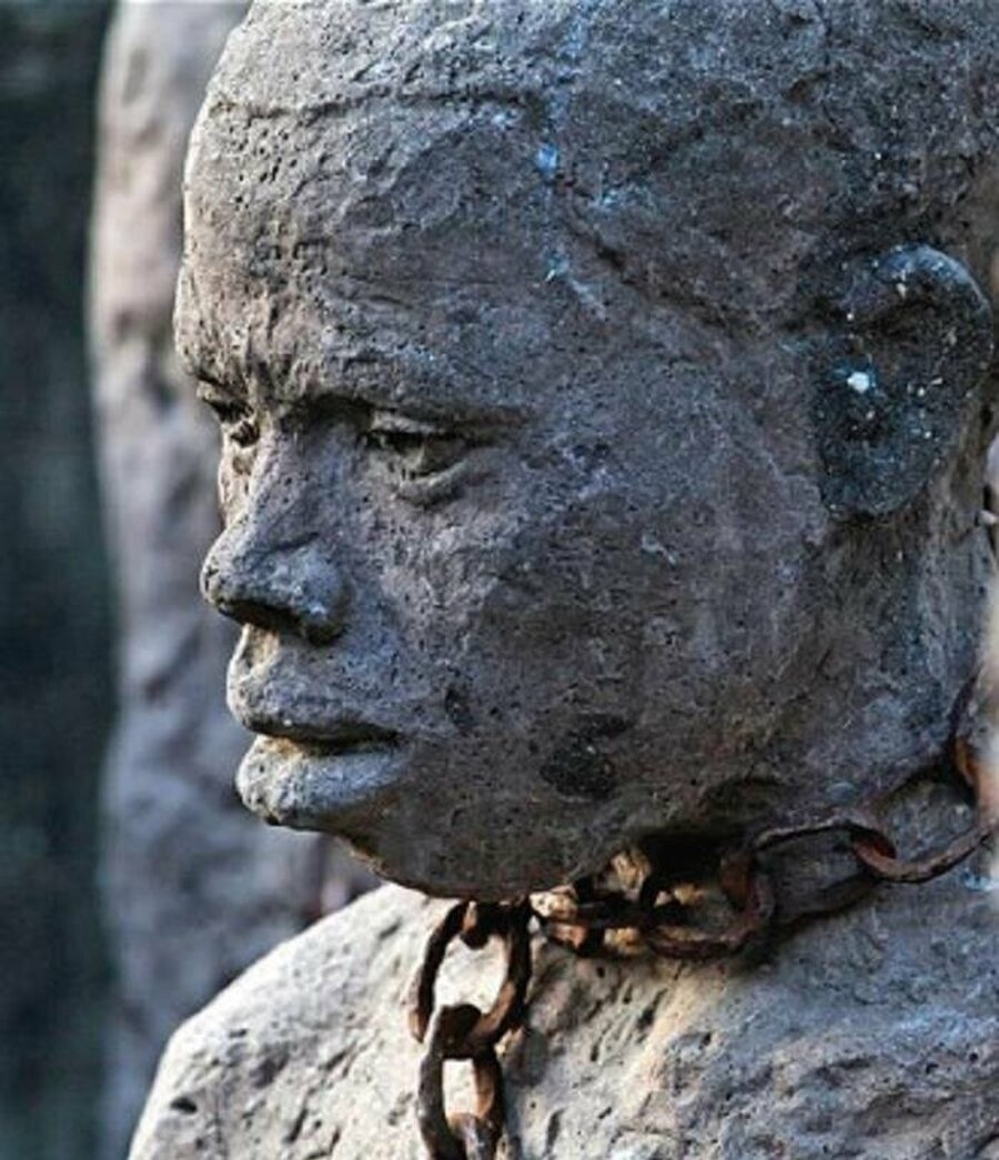 Amerika bir devlet değil, ekonomisi sömürüyle, tarihi ırkçılıkla, yolu zalimlikle örülmüş bir şebekedir.