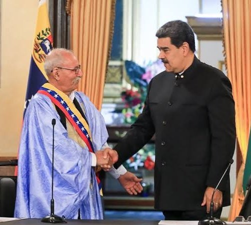 Le terroriste Nicolas Maduro, grand ennemi du Royaume du Maroc, humilié et capturé par les US. La junte militaire algérienne et son proxy Polisario vont-ils dénoncer cette action ?

#VenezuelaLibre #SaharaMarocain #Algérie #madurocaptured