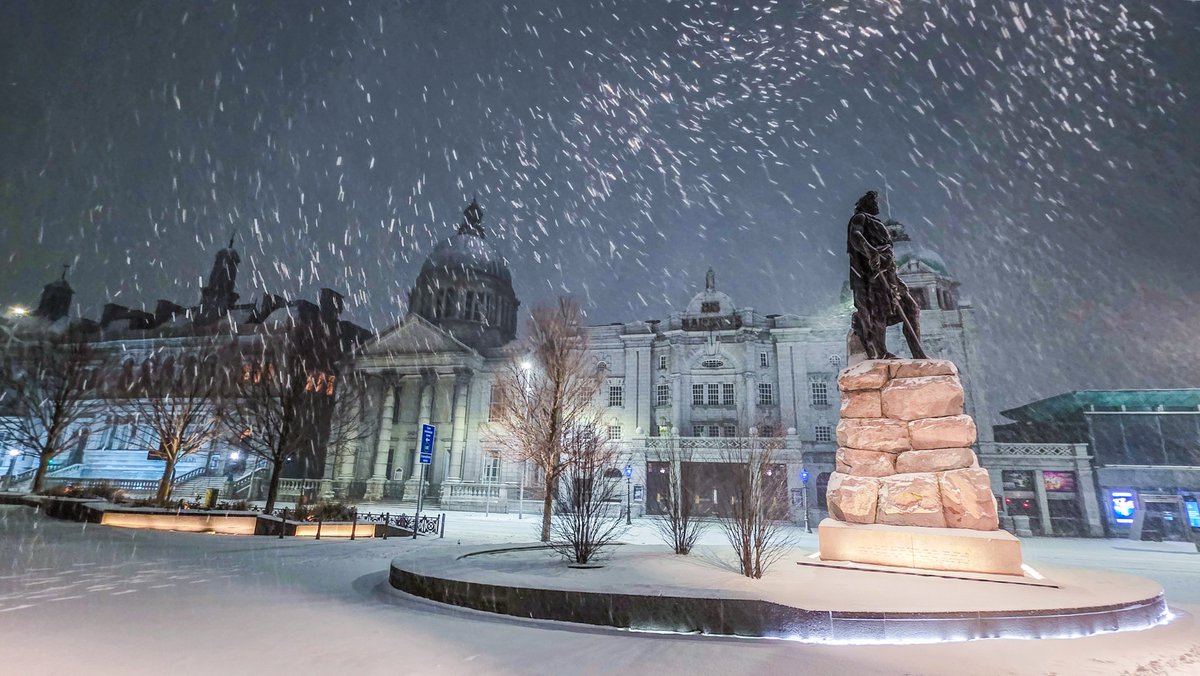 bergjagger's tweet photo. Snow falling in Aberdeen. #visitabdn #scotspirit #Scotland #stvsnaps https://t.co/zC6Xp19F4n