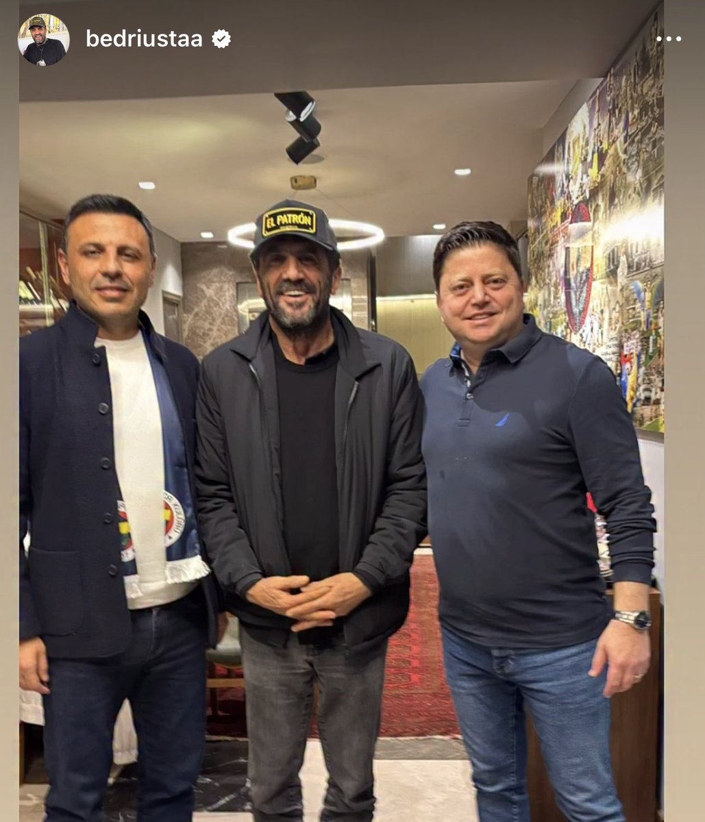 Bedri Usta'nın yanındakiler;
📌Kadıköy belediye başkanı 
📌CHP İstanbul İl başkanı.

Eh böyle olunca kaçak teraslar, sabit pergole eklemeleri görmezden geliniyor haliyle.
 #bedriusta #bedriustaboykot #cumartesi