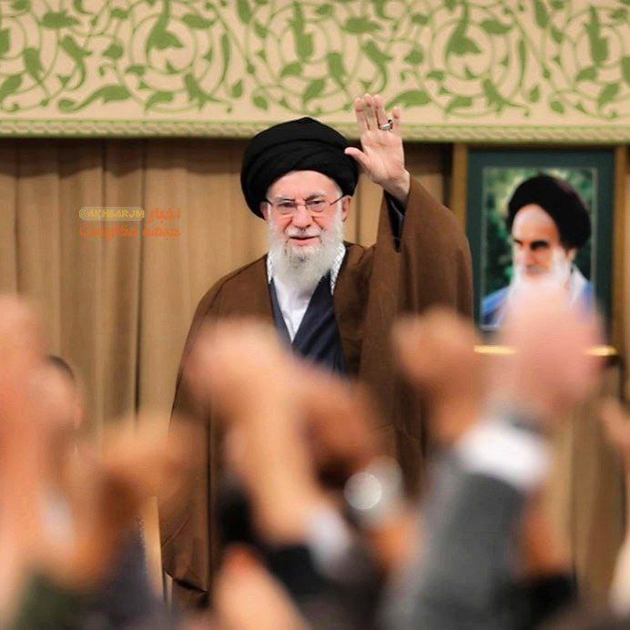 ‌ رهبر انقلاب: ما در مقابل دشمن کوتاه نمی‌آییم، ما با اتکا به خدای متعال و با اطمینان به همراهی مردم، به توفیق الهی دشمن را به زانو در خواهیم آورد.
#انصاف_و_اقتدار