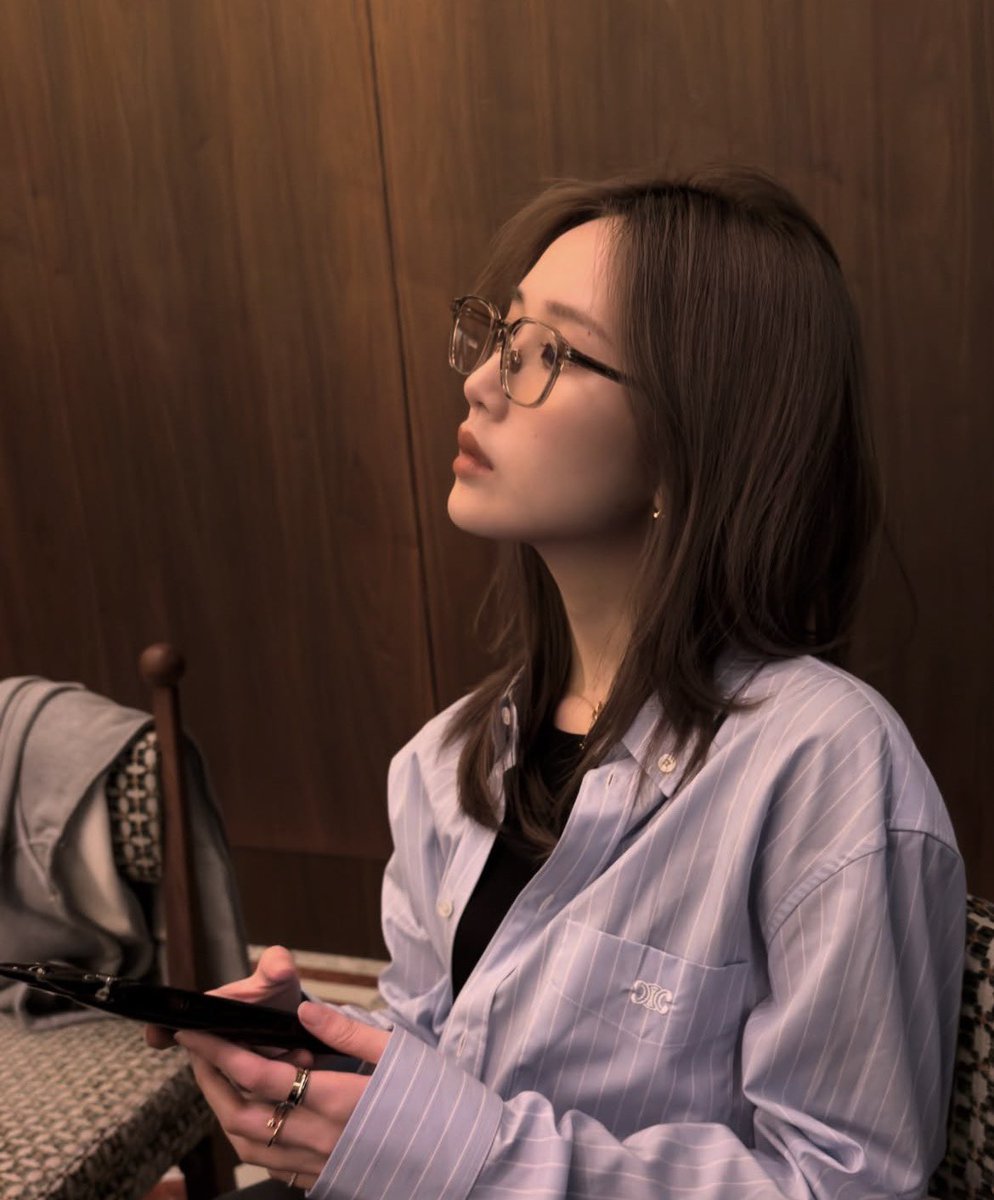 sapphicsagenda's tweet photo. she's so boyfriend what the hell https://t.co/0oqqYNzDhl
