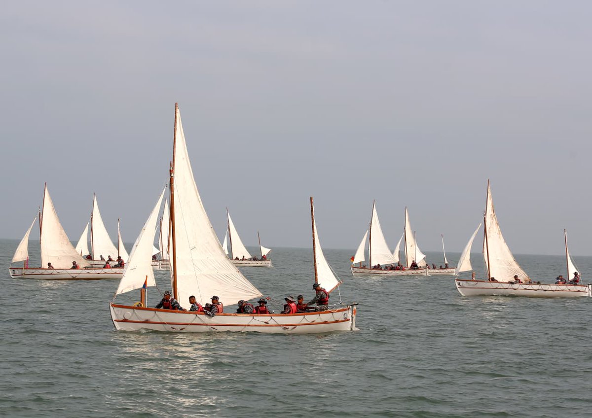 IN_NavalAcademy's tweet photo. #SeamanshipSaturday
Guided by winds and tested by waves, the sea becomes the classroom as cadets hone their seamanship skills. ๐โ
@indiannavy
@IndiannavyMedia
@IN_HQSNC
@IN_WNC
@IN_HQENC
#NavalTraining #FutureNavalLeaders #LifeAtSea #IndianNavy #TrainingAtSea #Leadersinmaking https://t.co/X15qoQYsnk