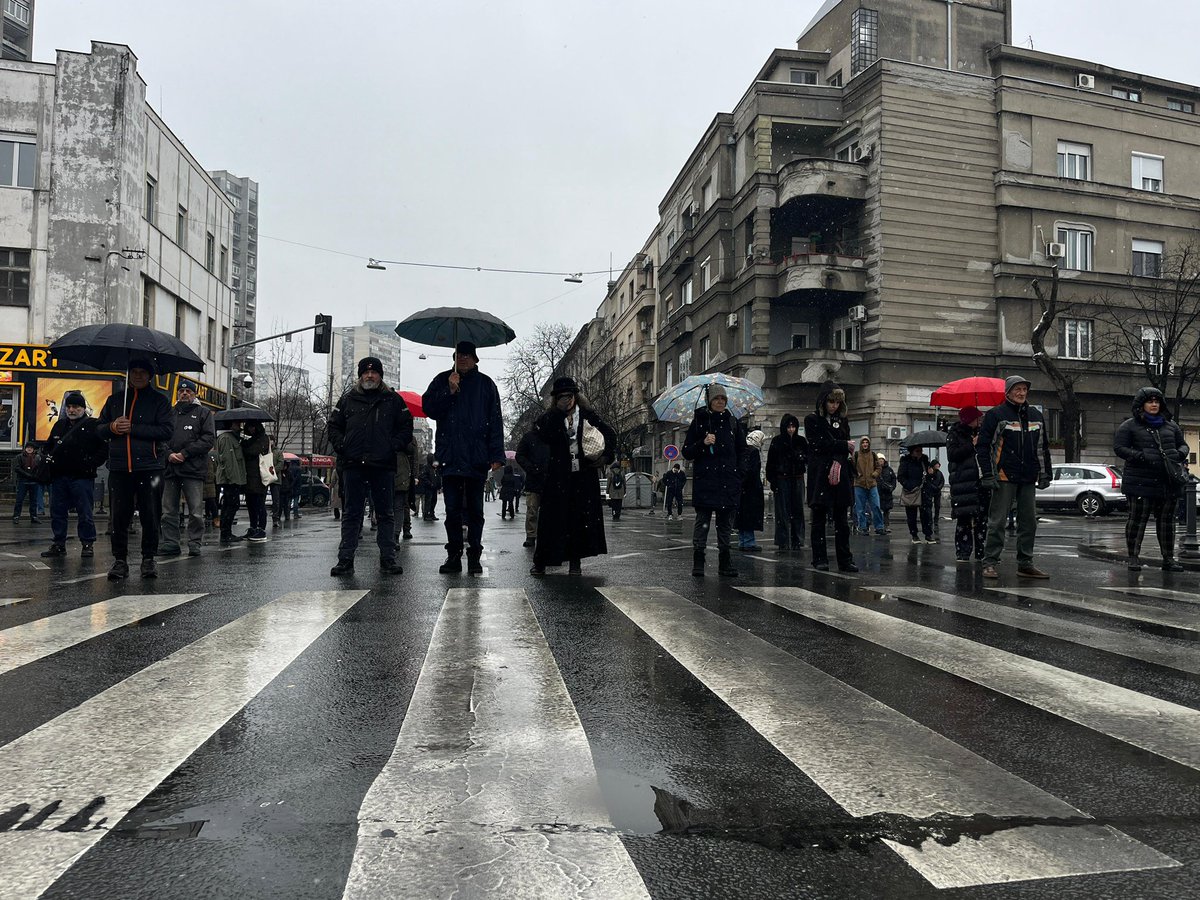 За две су нам дужни! 

Земун још увек ћути. 

11.52 - 12.08