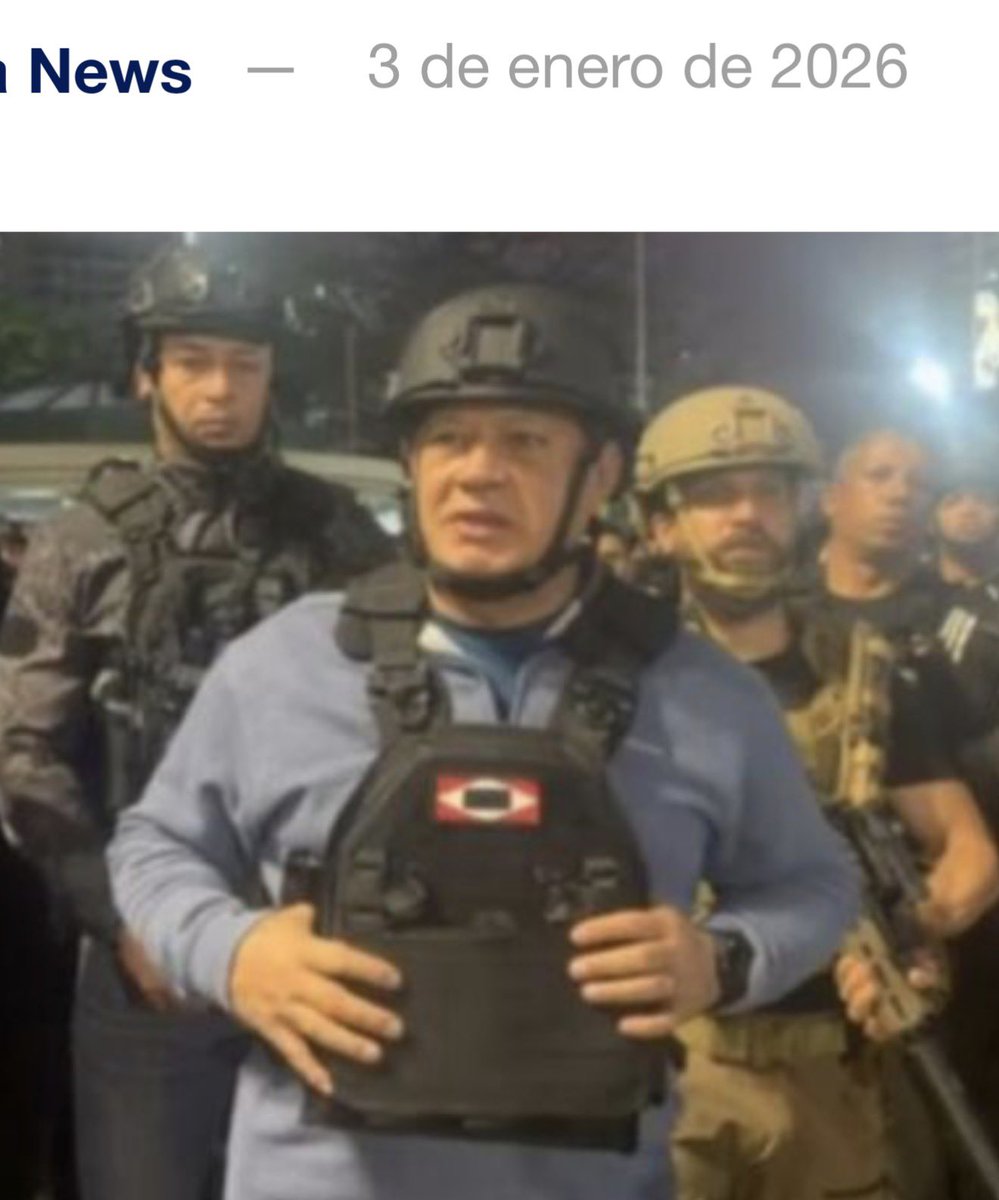 PalomaValenciaL's tweet image. Diosdado Cabello en representación de la fracasada dictadura lleva los mismos símbolos que promueve  Petro.