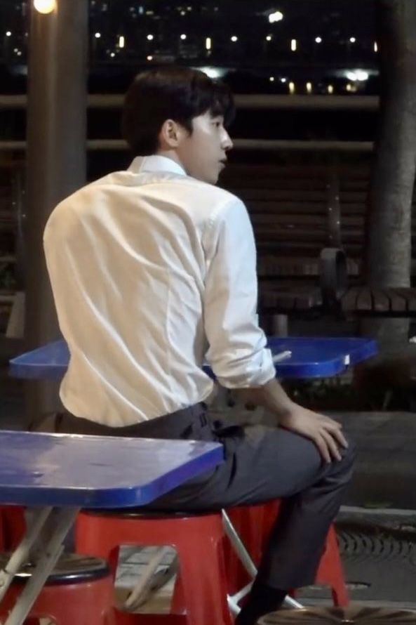 rnxghtmare's tweet image. ㅤ

Sebentar lutut kram 2 jam mengantri demi crepes. 
ㅤ
ㅤ