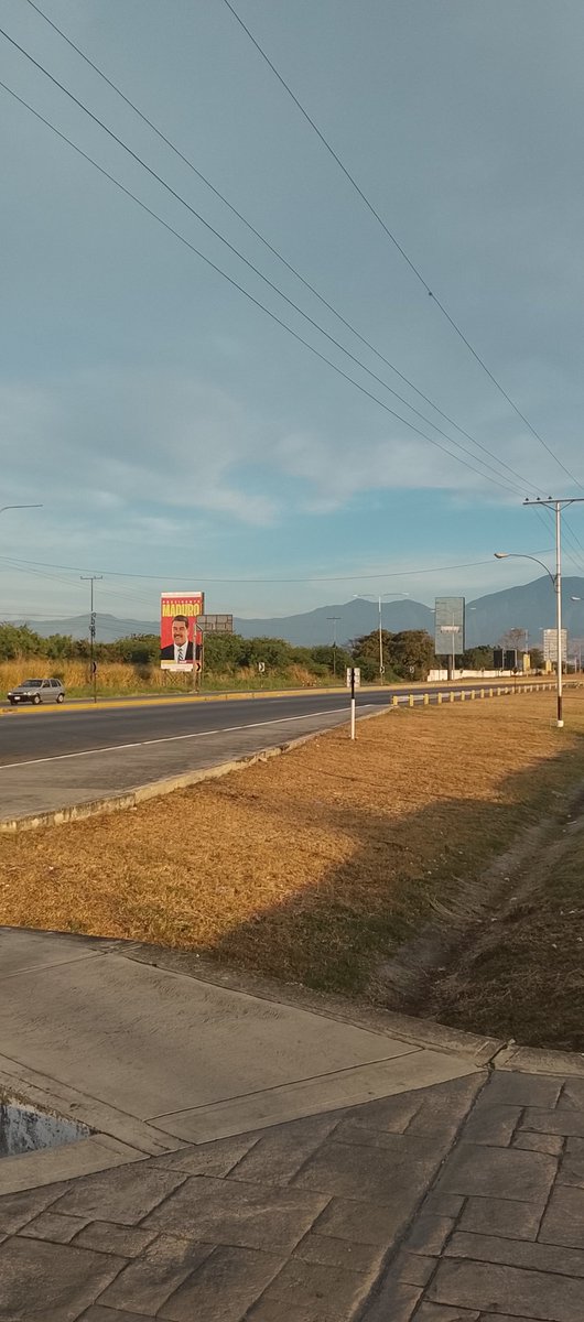 zoryceroo's tweet photo. Maracay y Caracas en calma total esperan la juramentación, nadie celebra, se cometió un crimen gigantesco en nuestra nación #Venezuela #3Ene #invasionvenezuela https://t.co/vwSALQTQuw