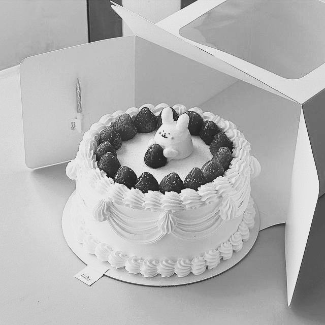 atmorsfier's tweet image. ⠀  ⠀
⠀  ⠀
Happy birthday adik kecil, pokoknya kecil aja ya Na. Hope your special day and year is as incredible as you are, i'm so glad to have you as my little sister. 🎂🎈
⠀  ⠀
⠀  ⠀