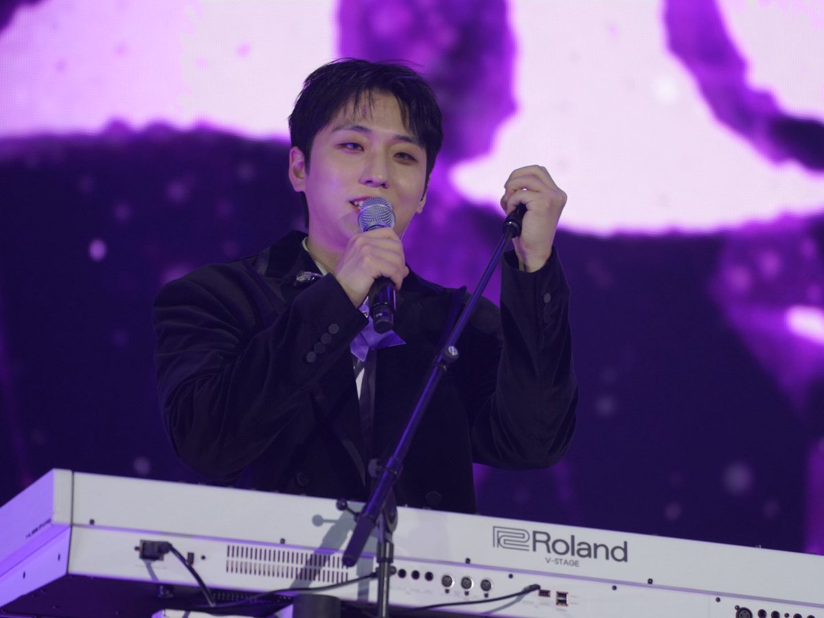 9ook1eRun's tweet image. 260103 Day-1
&amp;lt;Xdinary Heroes 2nd Fanmeeting&amp;gt;
👑XCLUSIVE PARTY👑

Instrument change!
#XdinaryHeroes #엑스디너리히어로즈
#엑디즈 #Gunil #건일 #구건일