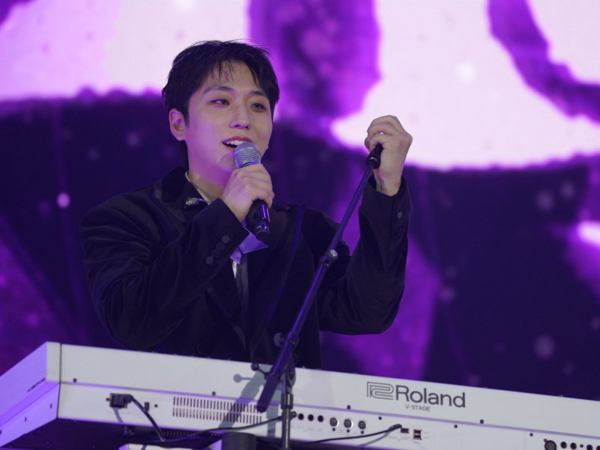 9ook1eRun's tweet image. 260103 Day-1
&amp;lt;Xdinary Heroes 2nd Fanmeeting&amp;gt;
👑XCLUSIVE PARTY👑

Instrument change!
#XdinaryHeroes #엑스디너리히어로즈
#엑디즈 #Gunil #건일 #구건일