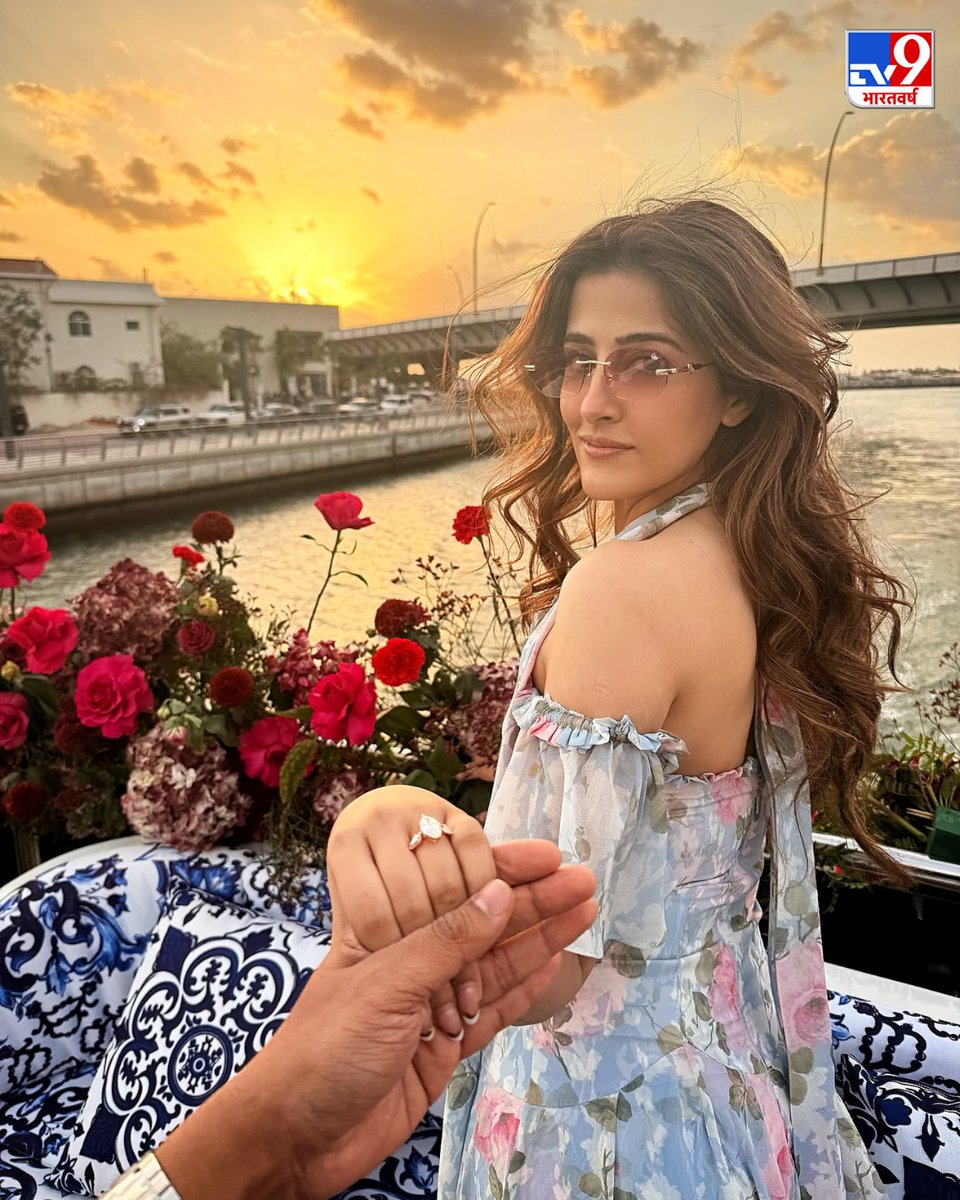 TV9Bharatvarsh's tweet image. कृति सेनन की छोटी बहन और एक्ट्रेस नूपुर सेनन ने अपनी पर्सनल लाइफ का सबसे खूबसूरत पल सबके साथ साझा किया है. सिंगर स्टेबिन बेन के साथ उनकी इंगेजमेंट की तस्वीरें सोशल मीडिया पर आते ही वायरल हो गईं, देखें तस्वीरें... 

#NupurSanon #StebinBen #Proposal #TV9PhotoBlog