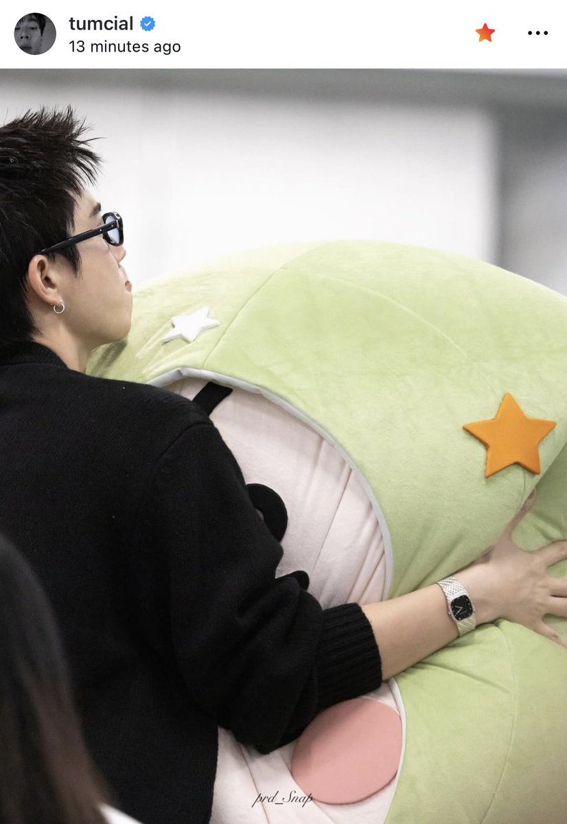 prd_Snap's tweet image. พี่ออฟเซฟรูปนี้ไว้ในเครื่องหรอ 😭

Recap 2025 มีบี๋ แล้วก็มีรูปที่ถ่ายโดยเบบี๋ไว้ด้วย ฮือออ 

ไปต่อด้วยกันใน 2026 นะ ขอบคุณที่ชอบรูปที่ถ่ายนะคับ 💚

&amp;lt; @off_tumcial &amp;gt;

#ออฟจุมพล