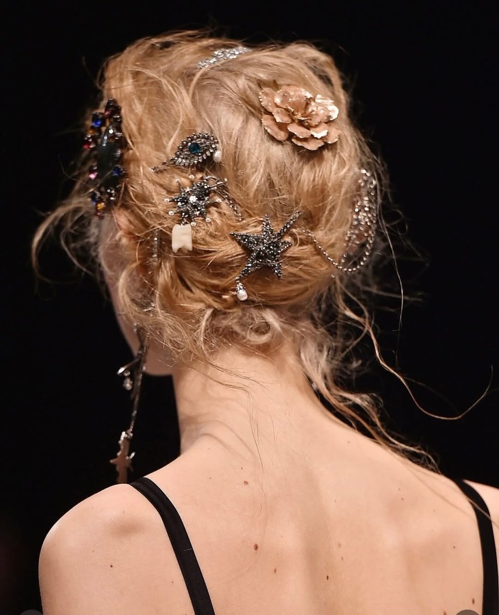 ᥫ᭡. (@lovelyfemm) on Twitter photo 