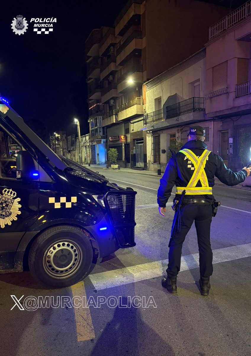 MurciaPolicia's tweet image. 🎄Esta noche, 🌃 controles de alcoholemia en varios puntos de #Murcia. 🚔
➡️ Si vas a beber, NO conduzcas. 🚫🚗
➡️ Designa un conductor. 🧑‍✈️
➡️ Usa transporte público o apps de movilidad. 🚌🚕

Tu seguridad y la de todos es lo primero. 🙏
#ConduceSeguro #AlVolante0Alcohol