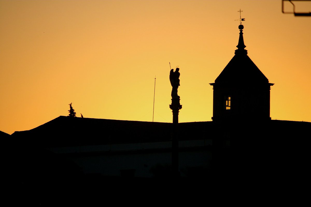 Elena__HR_'s tweet image. No puedes vencer a la muerte pero puedes vencer a la muerte en la vida, a veces
y mientras más a menudo aprendas a hacerlo,
más luz habrá.

Bukowski 
#Photographylovers 
#CórdobaEsp 
#BuenDía