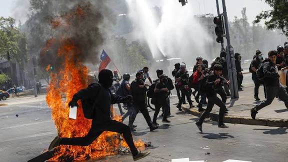 miac3612's tweet image. Un hipócrita hablando de la paz y apoyaste una insurrección en Chile.