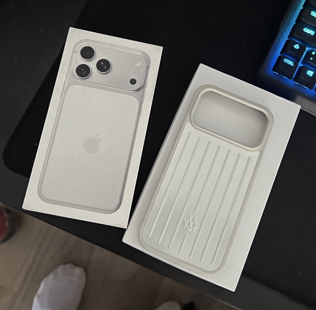 bojack9_19Gen4's tweet image. L’iPhone 17 pro Max des fois faut juste se lever et applaudir