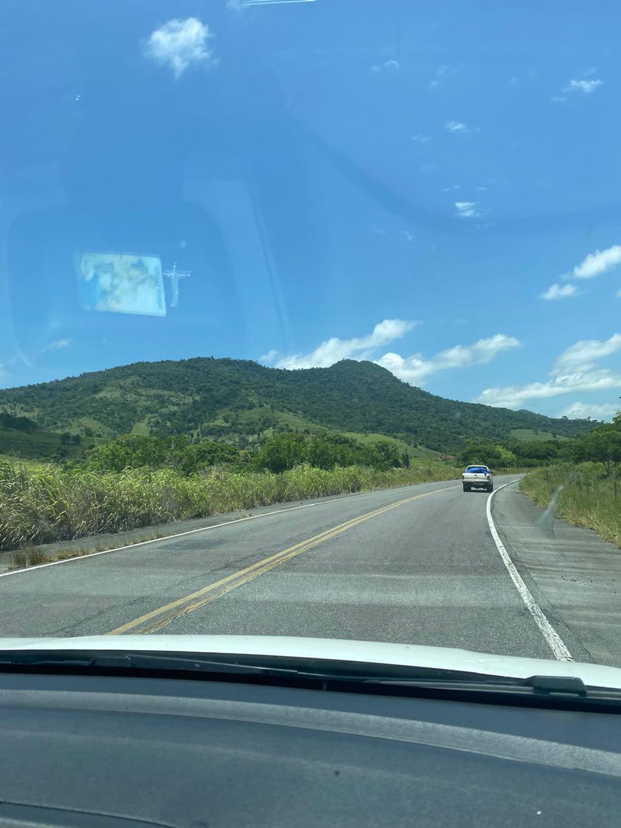 Estou em uma viagem de carro, de São Paulo a Bahia, passando por interessantes cidades de Minas Gerais. A beleza natural é algo indescritível, mas o foco deste post são as estradas. É um absurdo que nossa estrutura rodoviária seja ainda tão precária. Chega a ser criminoso!