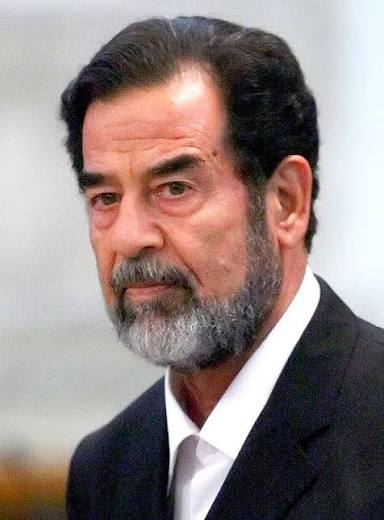 عرفتو ليش العربي الحُر يعشق صدّام ومازال لليوم يترحم عليه؟
رفض الإستسلام ورفض كل المُغريات وحارب هو وأولاده وقاوموا حتى النفس الأخير دفاعاً عن أرضهم
ومات شهيداً شامخاً صادحاً ب لا اله إلا الله محمد رسول الله ، عاشت فلسطين عاشت الأمة العربية