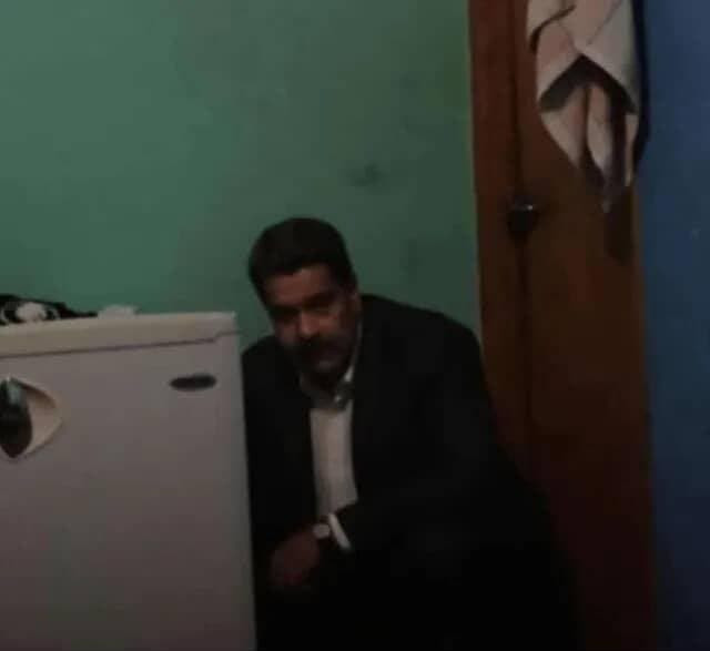 Patriot_KR's tweet image. 마두로 체포 직전 사진

공산주의 독재자의 최후