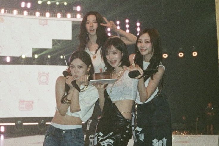 uchgaeri's tweet image. this year will be kind to all four of you. no exceptions. it will be.