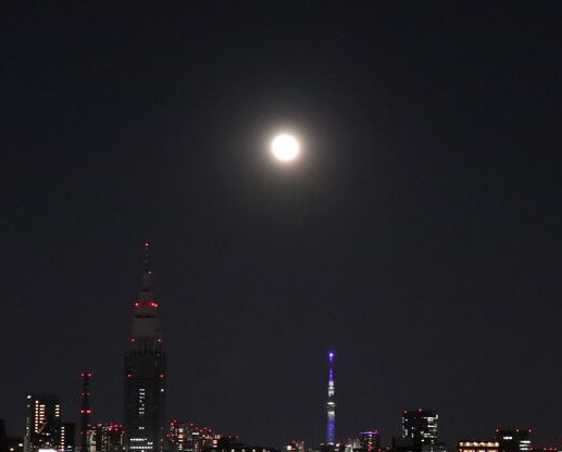 1月最初の満月
ウルフムーン
 #ウルフムーン
 #カメラ  #カメラ好きな人と繋がりたい 
 #キリトリセカイ