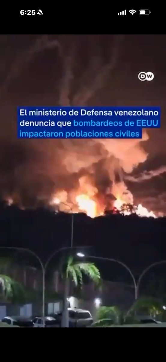 CafeRadioEc's tweet image. 🇺🇸🇻🇪 | URGENTE: TRUMP ANUNCIA QUE NICOLÁS MADURO HA SIDO CAPTURADO: "Estados Unidos ha llevado a cabo con éxito un ataque a gran escala contra Venezuela y su líder, el presidente Nicolás Maduro, quien fue capturado y trasladado en avión, junto con su esposa, fuera del país.