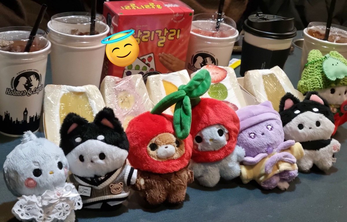 산도 앵나 보겜카 뿌수는 모임👊
너무 마쉿고 재밌는 하루였더요,,🥹 새해 첫 오프를 횐이들과 함께해서 너무 행복했다네요 다들 보겜에 진심이어서 짱 재밌었다
ㄹㅇ 해도해도 질리지 않는 것을 구하시오
ㄴ 횐이 오프
2026 다들 복부인🥰

근데 나 할리갈리하다 꿈다 손 찢음ㅠ 불속성효녀 ㅇㅈㅜㅜ